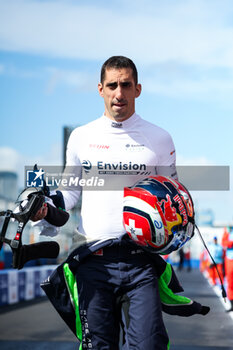 2024-03-29 - BUEMI Sébastien (swi), Envision Racing, Jaguar I-Type 6, portrait during the 2024 Tokyo ePrix, 4th meeting of the 2023-24 ABB FIA Formula E World Championship, on the Tokyo Street Circuit from March 28 to 30, 2024 in Tokyo, Japan - 2024 FORMULA E TOKYO EPRIX - FORMULA E - MOTORS