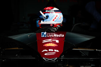 2024-03-29 - DE VRIES Nyck (nld), Mahindra Racing, Mahindra M9Electro, portrait during the 2024 Tokyo ePrix, 4th meeting of the 2023-24 ABB FIA Formula E World Championship, on the Tokyo Street Circuit from March 28 to 30, 2024 in Tokyo, Japan - 2024 FORMULA E TOKYO EPRIX - FORMULA E - MOTORS