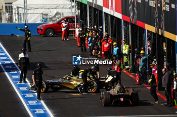 2024-03-29 - 02 VANDOORNE Stoffel (bel), DS Penske, DS E-Tense FE23, 25 VERGNE Jean-Eric (fra), DS Penske, DS E-Tense FE23, action during the 2024 Tokyo ePrix, 4th meeting of the 2023-24 ABB FIA Formula E World Championship, on the Tokyo Street Circuit from March 28 to 30, 2024 in Tokyo, Japan - 2024 FORMULA E TOKYO EPRIX - FORMULA E - MOTORS
