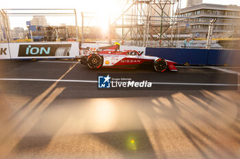 2024-03-29 - 22 ROWLAND Oliver (gbr), Nissan Formula E Team, Nissan e-4ORCE 04, action during the 2024 Tokyo ePrix, 4th meeting of the 2023-24 ABB FIA Formula E World Championship, on the Tokyo Street Circuit from March 28 to 30, 2024 in Tokyo, Japan - 2024 FORMULA E TOKYO EPRIX - FORMULA E - MOTORS