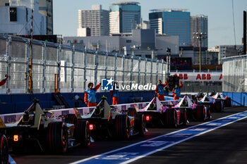 2024-03-29 - Cars lining up in the pitlane during the 2024 Tokyo ePrix, 4th meeting of the 2023-24 ABB FIA Formula E World Championship, on the Tokyo Street Circuit from March 28 to 30, 2024 in Tokyo, Japan - 2024 FORMULA E TOKYO EPRIX - FORMULA E - MOTORS