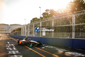 2024-03-29 - 05 HUGHES Jake (gbr), NEOM McLaren Formula E Team, Nissan e-4ORCE 04, action during the 2024 Tokyo ePrix, 4th meeting of the 2023-24 ABB FIA Formula E World Championship, on the Tokyo Street Circuit from March 28 to 30, 2024 in Tokyo, Japan - 2024 FORMULA E TOKYO EPRIX - FORMULA E - MOTORS
