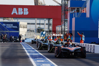 2024-03-29 - 08 BIRD Sam (gbr), NEOM McLaren Formula E Team, Nissan e-4ORCE 04, action during the 2024 Tokyo ePrix, 4th meeting of the 2023-24 ABB FIA Formula E World Championship, on the Tokyo Street Circuit from March 28 to 30, 2024 in Tokyo, Japan - 2024 FORMULA E TOKYO EPRIX - FORMULA E - MOTORS