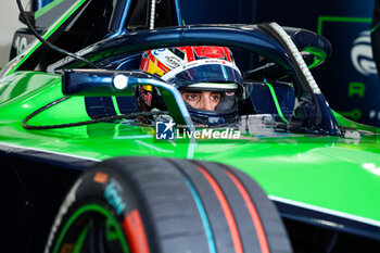 2024-03-30 - BUEMI Sébastien (swi), Envision Racing, Jaguar I-Type 6, portrait during the 2024 Tokyo ePrix, 4th meeting of the 2023-24 ABB FIA Formula E World Championship, on the Tokyo Street Circuit from March 28 to 30, 2024 in Tokyo, Japan - 2024 FORMULA E TOKYO EPRIX - FORMULA E - MOTORS