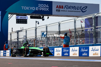 2024-03-30 - 16 BUEMI Sébastien (swi), Envision Racing, Jaguar I-Type 6, action during the 2024 Tokyo ePrix, 4th meeting of the 2023-24 ABB FIA Formula E World Championship, on the Tokyo Street Circuit from March 28 to 30, 2024 in Tokyo, Japan - 2024 FORMULA E TOKYO EPRIX - FORMULA E - MOTORS
