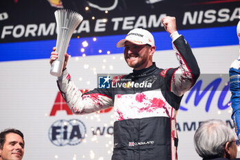 2024-03-30 - ROWLAND Oliver (gbr), Nissan Formula E Team, Nissan e-4ORCE 04, portrait during the 2024 Tokyo ePrix, 4th meeting of the 2023-24 ABB FIA Formula E World Championship, on the Tokyo Street Circuit from March 28 to 30, 2024 in Tokyo, Japan - 2024 FORMULA E TOKYO EPRIX - FORMULA E - MOTORS