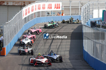 2024-03-30 - 22 ROWLAND Oliver (gbr), Nissan Formula E Team, Nissan e-4ORCE 04, action, 07 GUNTHER Maximilian (ger), Maserati MSG Racing, Maserati Tipo Folgore, action, during the 2024 Tokyo ePrix, 4th meeting of the 2023-24 ABB FIA Formula E World Championship, on the Tokyo Street Circuit from March 28 to 30, 2024 in Tokyo, Japan - 2024 FORMULA E TOKYO EPRIX - FORMULA E - MOTORS