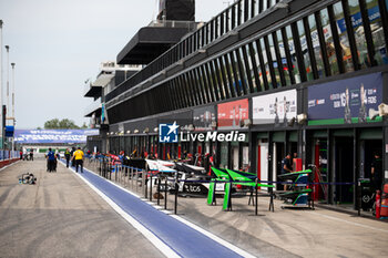 2024-04-11 - Pitlane during the 2024 Misano ePrix, 5th meeting of the 2023-24 ABB FIA Formula E World Championship, on the Misano World Circuit Marco Simoncelli from April 11 to 14, 2024 in Misano Adriatico, Italy - 2024 FORMULA E MISANO EPRIX - FORMULA E - MOTORS