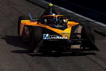 2024-04-14 - 05 HUGHES Jake (gbr), NEOM McLaren Formula E Team, Nissan e-4ORCE 04, action during the 2024 Misano ePrix, 5th meeting of the 2023-24 ABB FIA Formula E World Championship, on the Misano World Circuit Marco Simoncelli from April 11 to 14, 2024 in Misano Adriatico, Italy - 2024 FORMULA E MISANO EPRIX - FORMULA E - MOTORS