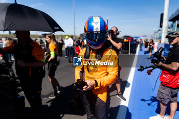 2024-04-14 - HUGHES Jake (gbr), NEOM McLaren Formula E Team, Nissan e-4ORCE 04, portrait during the 2024 Misano ePrix, 5th meeting of the 2023-24 ABB FIA Formula E World Championship, on the Misano World Circuit Marco Simoncelli from April 11 to 14, 2024 in Misano Adriatico, Italy - 2024 FORMULA E MISANO EPRIX - FORMULA E - MOTORS