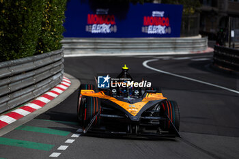 27/04/2024 - 05 HUGHES Jake (gbr), NEOM McLaren Formula E Team, Nissan e-4ORCE 04, action during the 2024 Monaco ePrix, 6th meeting of the 2023-24 ABB FIA Formula E World Championship, on the Circuit de Monaco from April 25 to 27, 2024 in Monaco - 2024 FORMULA E MONACO EPRIX - FORMULA E - MOTORI