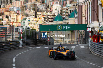 2024-04-27 - BARNARD Taylor (gbr), NEOM McLaren Formula E Team, Nissan e-4ORCE 04, action during the 2024 Monaco ePrix, 6th meeting of the 2023-24 ABB FIA Formula E World Championship, on the Circuit de Monaco from April 25 to 27, 2024 in Monaco - 2024 FORMULA E MONACO EPRIX - FORMULA E - MOTORS
