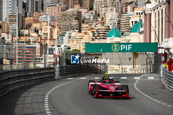 27/04/2024 - 22 ROWLAND Oliver (gbr), Nissan Formula E Team, Nissan e-4ORCE 04, action during the 2024 Monaco ePrix, 6th meeting of the 2023-24 ABB FIA Formula E World Championship, on the Circuit de Monaco from April 25 to 27, 2024 in Monaco - 2024 FORMULA E MONACO EPRIX - FORMULA E - MOTORI