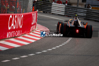2024-04-27 - BARNARD Taylor (gbr), NEOM McLaren Formula E Team, Nissan e-4ORCE 04, action during the 2024 Monaco ePrix, 6th meeting of the 2023-24 ABB FIA Formula E World Championship, on the Circuit de Monaco from April 25 to 27, 2024 in Monaco - 2024 FORMULA E MONACO EPRIX - FORMULA E - MOTORS