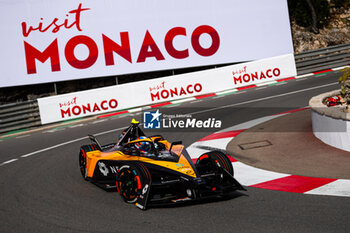 27/04/2024 - 05 HUGHES Jake (gbr), NEOM McLaren Formula E Team, Nissan e-4ORCE 04, action during the 2024 Monaco ePrix, 6th meeting of the 2023-24 ABB FIA Formula E World Championship, on the Circuit de Monaco from April 25 to 27, 2024 in Monaco - 2024 FORMULA E MONACO EPRIX - FORMULA E - MOTORI