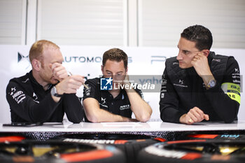 09/05/2024 - CHARLES Phil, DS Penske Formula E Team Deputy Team Principal, portrait and VANDOORNE Stoffel (bel), DS Penske, DS E-Tense FE23, portrait during the 2024 Berlin ePrix, 7th meeting of the 2023-24 ABB FIA Formula E World Championship, on the Tempelhof Airport Street Circuit from May 10 to 12, 2024 in Berlin, Germany - 2024 FORMULA E BERLIN EPRIX - FORMULA E - MOTORI