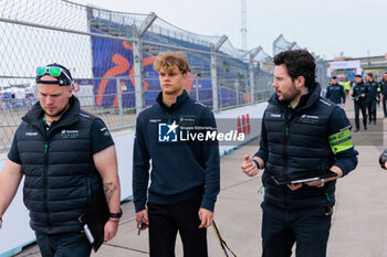 2024-05-10 - ARON Paul (est), Envision Racing, Jaguar I-Type 6, portrait during the 2024 Berlin ePrix, 7th meeting of the 2023-24 ABB FIA Formula E World Championship, on the Tempelhof Airport Street Circuit from May 10 to 12, 2024 in Berlin, Germany - 2024 FORMULA E BERLIN EPRIX - FORMULA E - MOTORS