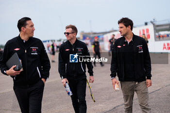 2024-05-10 - BARCLAY James, Panasonic Jaguar Racing Team Director, portrait CASSIDY Nick (nzl), Jaguar TCS Racing, Jaguar I-Type 6, portrait EVANS Mitch (nzl), Jaguar TCS Racing, Jaguar I-Type 6, portrait during the 2024 Berlin ePrix, 7th meeting of the 2023-24 ABB FIA Formula E World Championship, on the Tempelhof Airport Street Circuit from May 10 to 12, 2024 in Berlin, Germany - 2024 FORMULA E BERLIN EPRIX - FORMULA E - MOTORS