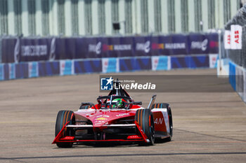 2024-05-10 - 23 FENESTRAZ Sacha (fra), Nissan Formula E Team, Nissan e-4ORCE 04, action during the 2024 Berlin ePrix, 7th meeting of the 2023-24 ABB FIA Formula E World Championship, on the Tempelhof Airport Street Circuit from May 10 to 12, 2024 in Berlin, Germany - 2024 FORMULA E BERLIN EPRIX - FORMULA E - MOTORS