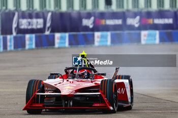 2024-05-10 - 22 ROWLAND Oliver (gbr), Nissan Formula E Team, Nissan e-4ORCE 04, action during the 2024 Berlin ePrix, 7th meeting of the 2023-24 ABB FIA Formula E World Championship, on the Tempelhof Airport Street Circuit from May 10 to 12, 2024 in Berlin, Germany - 2024 FORMULA E BERLIN EPRIX - FORMULA E - MOTORS