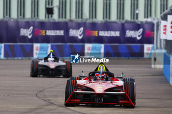 2024-05-10 - 22 ROWLAND Oliver (gbr), Nissan Formula E Team, Nissan e-4ORCE 04, action during the 2024 Berlin ePrix, 7th meeting of the 2023-24 ABB FIA Formula E World Championship, on the Tempelhof Airport Street Circuit from May 10 to 12, 2024 in Berlin, Germany - 2024 FORMULA E BERLIN EPRIX - FORMULA E - MOTORS