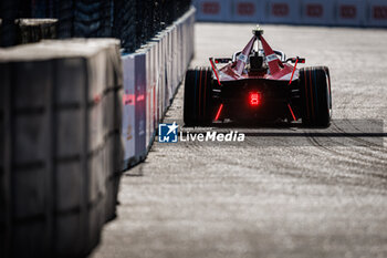 2024-05-10 - 22 ROWLAND Oliver (gbr), Nissan Formula E Team, Nissan e-4ORCE 04, action during the 2024 Berlin ePrix, 7th meeting of the 2023-24 ABB FIA Formula E World Championship, on the Tempelhof Airport Street Circuit from May 10 to 12, 2024 in Berlin, Germany - 2024 FORMULA E BERLIN EPRIX - FORMULA E - MOTORS