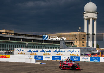 2024-05-10 - 23 FENESTRAZ Sacha (fra), Nissan Formula E Team, Nissan e-4ORCE 04, action during the 2024 Berlin ePrix, 7th meeting of the 2023-24 ABB FIA Formula E World Championship, on the Tempelhof Airport Street Circuit from May 10 to 12, 2024 in Berlin, Germany - 2024 FORMULA E BERLIN EPRIX - FORMULA E - MOTORS