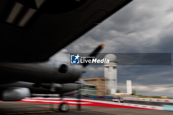 2024-05-10 - 48 MORTARA Edoardo (swi), Mahindra Racing, Mahindra M9Electro, action during the 2024 Berlin ePrix, 7th meeting of the 2023-24 ABB FIA Formula E World Championship, on the Tempelhof Airport Street Circuit from May 10 to 12, 2024 in Berlin, Germany - 2024 FORMULA E BERLIN EPRIX - FORMULA E - MOTORS