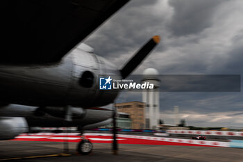 2024-05-10 - 23 FENESTRAZ Sacha (fra), Nissan Formula E Team, Nissan e-4ORCE 04, action during the 2024 Berlin ePrix, 7th meeting of the 2023-24 ABB FIA Formula E World Championship, on the Tempelhof Airport Street Circuit from May 10 to 12, 2024 in Berlin, Germany - 2024 FORMULA E BERLIN EPRIX - FORMULA E - MOTORS