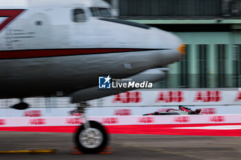 2024-05-10 - 48 MORTARA Edoardo (swi), Mahindra Racing, Mahindra M9Electro, action during the 2024 Berlin ePrix, 7th meeting of the 2023-24 ABB FIA Formula E World Championship, on the Tempelhof Airport Street Circuit from May 10 to 12, 2024 in Berlin, Germany - 2024 FORMULA E BERLIN EPRIX - FORMULA E - MOTORS