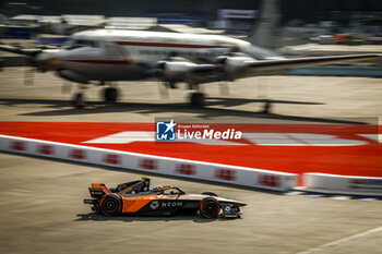 2024-05-10 - 05 HUGHES Jake (gbr), NEOM McLaren Formula E Team, Nissan e-4ORCE 04, action during the 2024 Berlin ePrix, 7th meeting of the 2023-24 ABB FIA Formula E World Championship, on the Tempelhof Airport Street Circuit from May 10 to 12, 2024 in Berlin, Germany - 2024 FORMULA E BERLIN EPRIX - FORMULA E - MOTORS