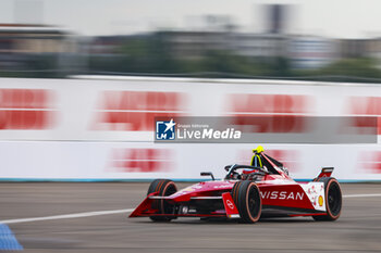 2024-05-10 - 22 ROWLAND Oliver (gbr), Nissan Formula E Team, Nissan e-4ORCE 04, action during the 2024 Berlin ePrix, 7th meeting of the 2023-24 ABB FIA Formula E World Championship, on the Tempelhof Airport Street Circuit from May 10 to 12, 2024 in Berlin, Germany - 2024 FORMULA E BERLIN EPRIX - FORMULA E - MOTORS