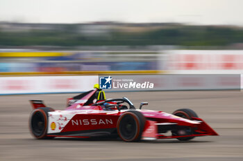 2024-05-10 - 22 ROWLAND Oliver (gbr), Nissan Formula E Team, Nissan e-4ORCE 04, action during the 2024 Berlin ePrix, 7th meeting of the 2023-24 ABB FIA Formula E World Championship, on the Tempelhof Airport Street Circuit from May 10 to 12, 2024 in Berlin, Germany - 2024 FORMULA E BERLIN EPRIX - FORMULA E - MOTORS