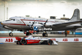 2024-05-10 - 01 DENNIS Jake (gbr), Andretti Global, Porsche 99X Electric, action during the 2024 Berlin ePrix, 7th meeting of the 2023-24 ABB FIA Formula E World Championship, on the Tempelhof Airport Street Circuit from May 10 to 12, 2024 in Berlin, Germany - 2024 FORMULA E BERLIN EPRIX - FORMULA E - MOTORS