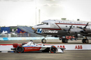 2024-05-10 - 01 DENNIS Jake (gbr), Andretti Global, Porsche 99X Electric, action during the 2024 Berlin ePrix, 7th meeting of the 2023-24 ABB FIA Formula E World Championship, on the Tempelhof Airport Street Circuit from May 10 to 12, 2024 in Berlin, Germany - 2024 FORMULA E BERLIN EPRIX - FORMULA E - MOTORS