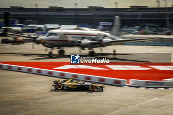 2024-05-10 - 02 VANDOORNE Stoffel (bel), DS Penske, DS E-Tense FE23, action during the 2024 Berlin ePrix, 7th meeting of the 2023-24 ABB FIA Formula E World Championship, on the Tempelhof Airport Street Circuit from May 10 to 12, 2024 in Berlin, Germany - 2024 FORMULA E BERLIN EPRIX - FORMULA E - MOTORS