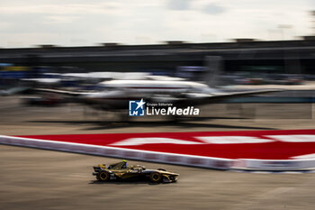 2024-05-10 - 02 VANDOORNE Stoffel (bel), DS Penske, DS E-Tense FE23, action during the 2024 Berlin ePrix, 7th meeting of the 2023-24 ABB FIA Formula E World Championship, on the Tempelhof Airport Street Circuit from May 10 to 12, 2024 in Berlin, Germany - 2024 FORMULA E BERLIN EPRIX - FORMULA E - MOTORS