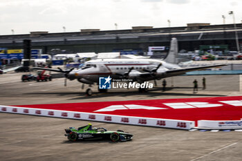 2024-05-10 - 04 ARON Paul (est), Envision Racing, Jaguar I-Type 6, action during the 2024 Berlin ePrix, 7th meeting of the 2023-24 ABB FIA Formula E World Championship, on the Tempelhof Airport Street Circuit from May 10 to 12, 2024 in Berlin, Germany - 2024 FORMULA E BERLIN EPRIX - FORMULA E - MOTORS