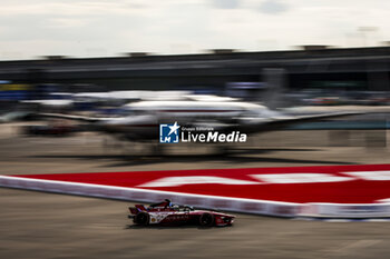 2024-05-10 - 23 FENESTRAZ Sacha (fra), Nissan Formula E Team, Nissan e-4ORCE 04, action during the 2024 Berlin ePrix, 7th meeting of the 2023-24 ABB FIA Formula E World Championship, on the Tempelhof Airport Street Circuit from May 10 to 12, 2024 in Berlin, Germany - 2024 FORMULA E BERLIN EPRIX - FORMULA E - MOTORS