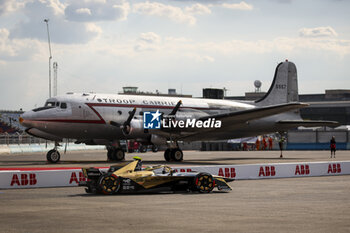 2024-05-10 - 02 VANDOORNE Stoffel (bel), DS Penske, DS E-Tense FE23, action during the 2024 Berlin ePrix, 7th meeting of the 2023-24 ABB FIA Formula E World Championship, on the Tempelhof Airport Street Circuit from May 10 to 12, 2024 in Berlin, Germany - 2024 FORMULA E BERLIN EPRIX - FORMULA E - MOTORS