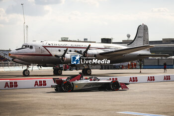 2024-05-10 - 48 MORTARA Edoardo (swi), Mahindra Racing, Mahindra M9Electro, action during the 2024 Berlin ePrix, 7th meeting of the 2023-24 ABB FIA Formula E World Championship, on the Tempelhof Airport Street Circuit from May 10 to 12, 2024 in Berlin, Germany - 2024 FORMULA E BERLIN EPRIX - FORMULA E - MOTORS