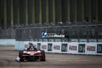 2024-05-10 - 23 FENESTRAZ Sacha (fra), Nissan Formula E Team, Nissan e-4ORCE 04, action23 FENESTRAZ Sacha (fra), Nissan Formula E Team, Nissan e-4ORCE 04, action during the 2024 Berlin ePrix, 7th meeting of the 2023-24 ABB FIA Formula E World Championship, on the Tempelhof Airport Street Circuit from May 10 to 12, 2024 in Berlin, Germany - 2024 FORMULA E BERLIN EPRIX - FORMULA E - MOTORS