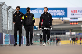 2024-05-10 - ROWLAND Oliver (gbr), Nissan Formula E Team, Nissan e-4ORCE 04, portrait during the 2024 Berlin ePrix, 7th meeting of the 2023-24 ABB FIA Formula E World Championship, on the Tempelhof Airport Street Circuit from May 10 to 12, 2024 in Berlin, Germany - 2024 FORMULA E BERLIN EPRIX - FORMULA E - MOTORS