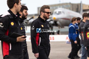 2024-05-10 - ROWLAND Oliver (gbr), Nissan Formula E Team, Nissan e-4ORCE 04, portrait during the 2024 Berlin ePrix, 7th meeting of the 2023-24 ABB FIA Formula E World Championship, on the Tempelhof Airport Street Circuit from May 10 to 12, 2024 in Berlin, Germany - 2024 FORMULA E BERLIN EPRIX - FORMULA E - MOTORS