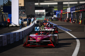 2024-05-12 - 22 ROWLAND Oliver (gbr), Nissan Formula E Team, Nissan e-4ORCE 04, action during the 2024 Berlin ePrix, 7th meeting of the 2023-24 ABB FIA Formula E World Championship, on the Tempelhof Airport Street Circuit from May 10 to 12, 2024 in Berlin, Germany - 2024 FORMULA E BERLIN EPRIX - FORMULA E - MOTORS