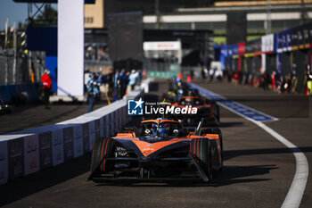 2024-05-12 - 05 HUGHES Jake (gbr), NEOM McLaren Formula E Team, Nissan e-4ORCE 04, action during the 2024 Berlin ePrix, 7th meeting of the 2023-24 ABB FIA Formula E World Championship, on the Tempelhof Airport Street Circuit from May 10 to 12, 2024 in Berlin, Germany - 2024 FORMULA E BERLIN EPRIX - FORMULA E - MOTORS