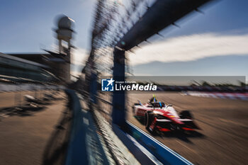 2024-05-12 - 22 ROWLAND Oliver (gbr), Nissan Formula E Team, Nissan e-4ORCE 04, action during the 2024 Berlin ePrix, 7th meeting of the 2023-24 ABB FIA Formula E World Championship, on the Tempelhof Airport Street Circuit from May 10 to 12, 2024 in Berlin, Germany - 2024 FORMULA E BERLIN EPRIX - FORMULA E - MOTORS