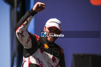 2024-05-12 - ROWLAND Oliver (gbr), Nissan Formula E Team, Nissan e-4ORCE 04, portrait during the 2024 Berlin ePrix, 7th meeting of the 2023-24 ABB FIA Formula E World Championship, on the Tempelhof Airport Street Circuit from May 10 to 12, 2024 in Berlin, Germany - 2024 FORMULA E BERLIN EPRIX - FORMULA E - MOTORS