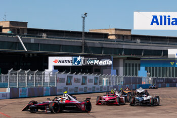 2024-05-12 - 13 DA COSTA Antonio Felix (prt), TAG HEUER Porsche Formula E Team, Porsche 99X Electric, action 37 CASSIDY Nick (nzl), Jaguar TCS Racing, Jaguar I-Type 6, action 22 ROWLAND Oliver (gbr), Nissan Formula E Team, Nissan e-4ORCE 04, action during the 2024 Berlin ePrix, 7th meeting of the 2023-24 ABB FIA Formula E World Championship, on the Tempelhof Airport Street Circuit from May 10 to 12, 2024 in Berlin, Germany - 2024 FORMULA E BERLIN EPRIX - FORMULA E - MOTORS