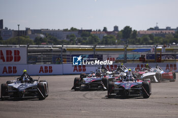 2024-05-12 - 37 CASSIDY Nick (nzl), Jaguar TCS Racing, Jaguar I-Type 6, action and 13 DA COSTA Antonio Felix (prt), TAG HEUER Porsche Formula E Team, Porsche 99X Electric, action during the 2024 Berlin ePrix, 7th meeting of the 2023-24 ABB FIA Formula E World Championship, on the Tempelhof Airport Street Circuit from May 10 to 12, 2024 in Berlin, Germany - 2024 FORMULA E BERLIN EPRIX - FORMULA E - MOTORS